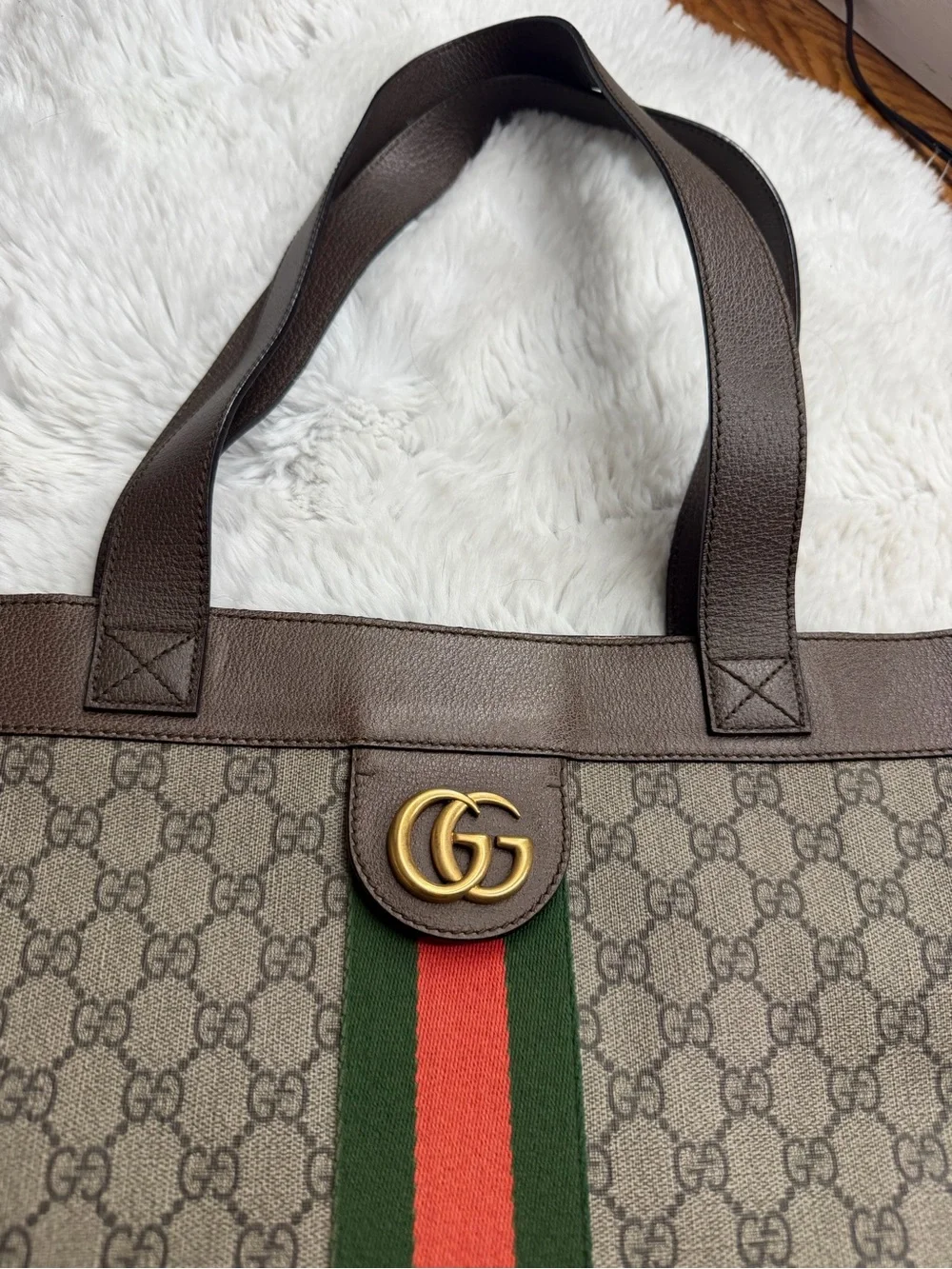 Gucci messenger tote